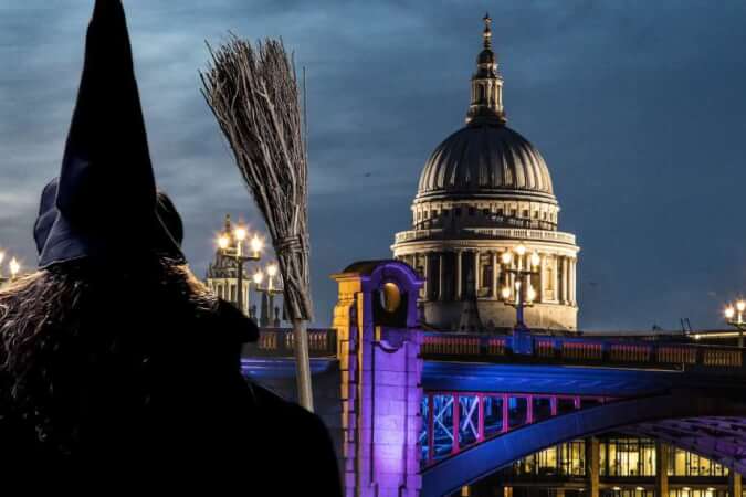 Witches and History Magical Walking Tour in London