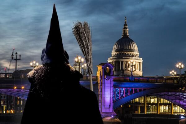 Witches and History Magical Walking Tour in London